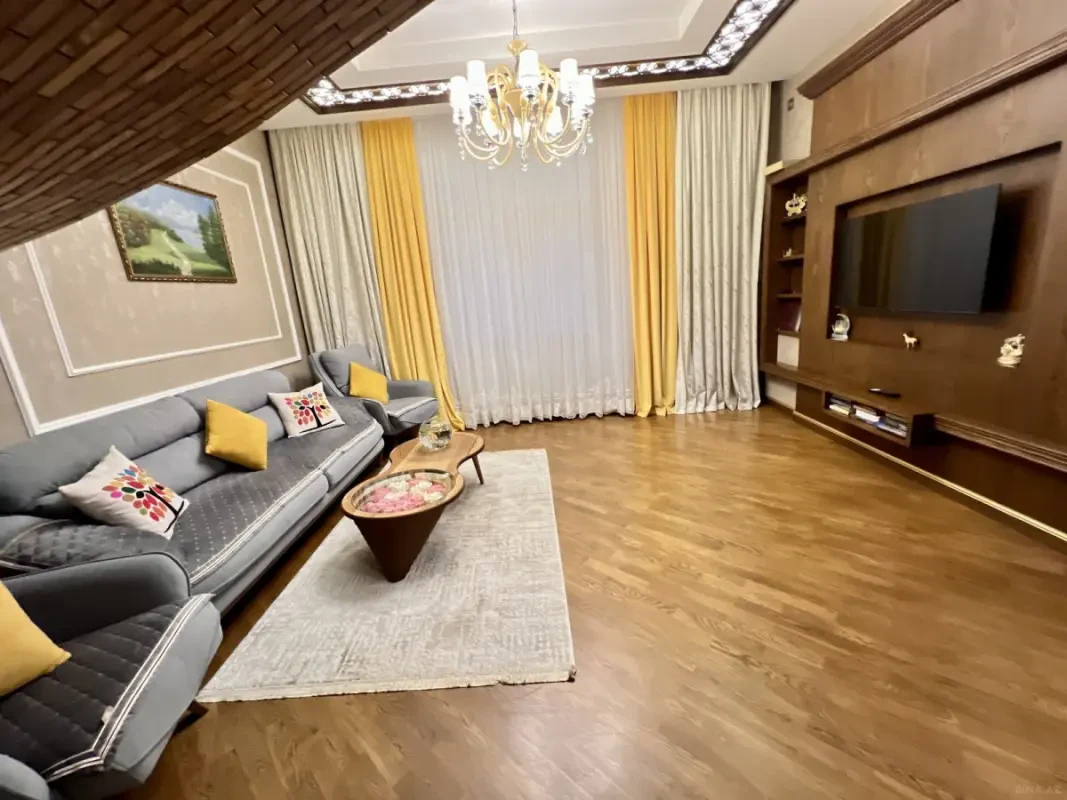 Satılır 5 otaqlı həyət evi 320 m²