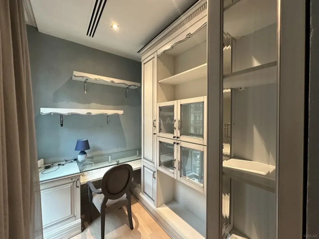 Kirayə verilir 3 otaqlı mənzil 176 m²