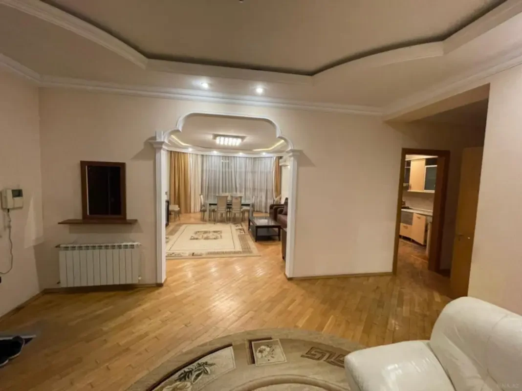 Kirayə verilir 3 otaqlı mənzil 200 m²