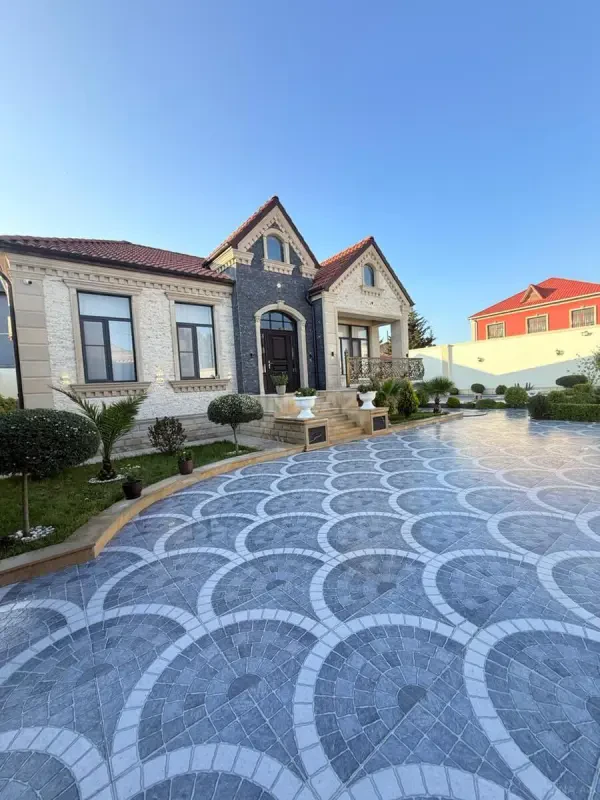 Satılır 5 otaqlı həyət evi 180 m²