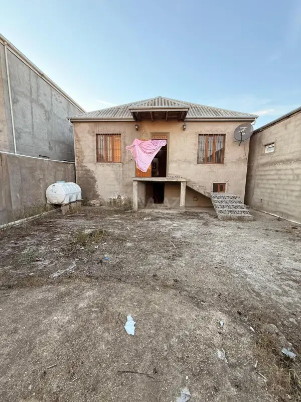Satılır 3 otaqlı həyət evi 1 m²
