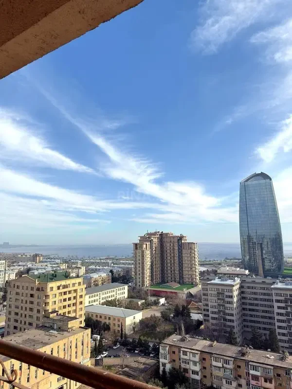 Satılır 3 otaqlı mənzil 145 m²