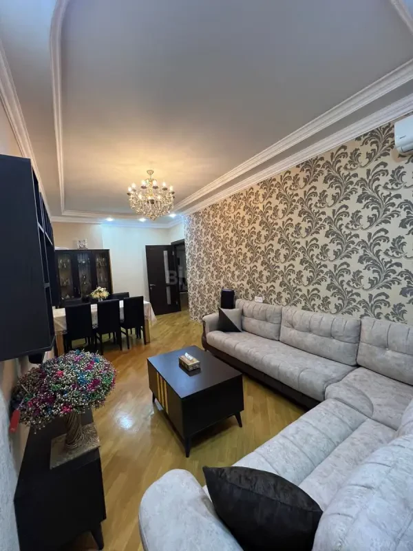 Satılır 4 otaqlı mənzil 145 m²