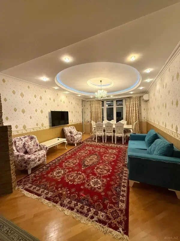 Satılır 3 otaqlı mənzil 130 m²