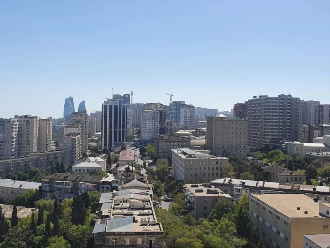Satılır 3 otaqlı mənzil 140 m²