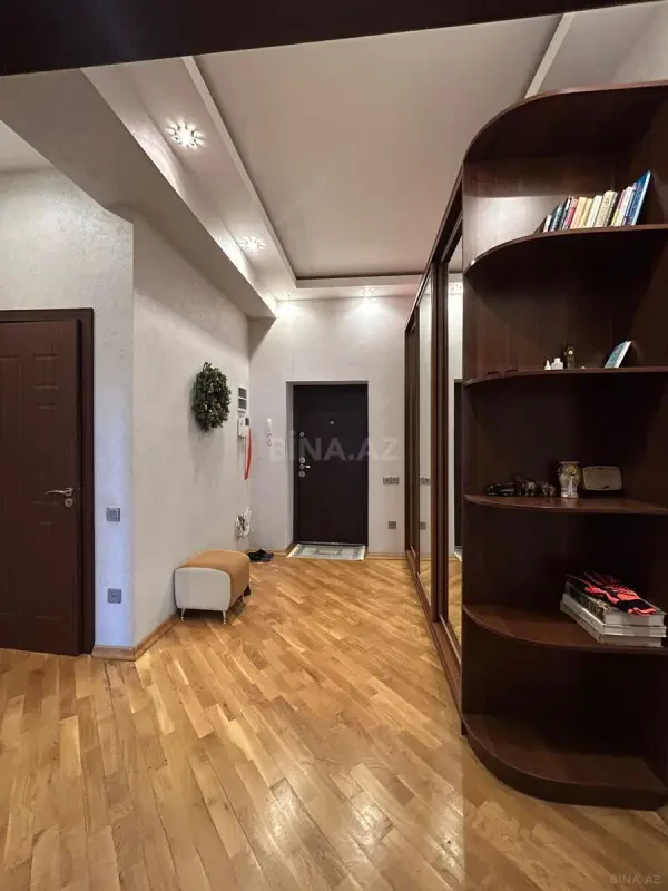 Kirayə verilir 3 otaqlı mənzil 130 m²
