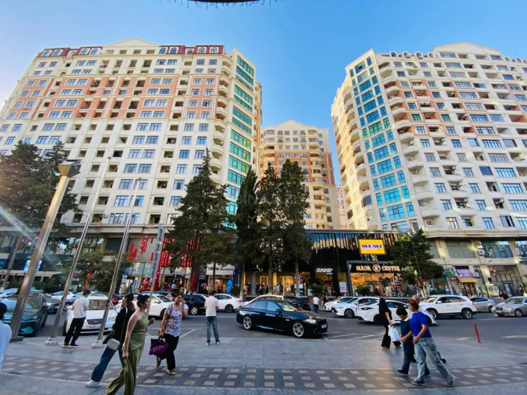 Satılır 3 otaqlı mənzil 138 m²