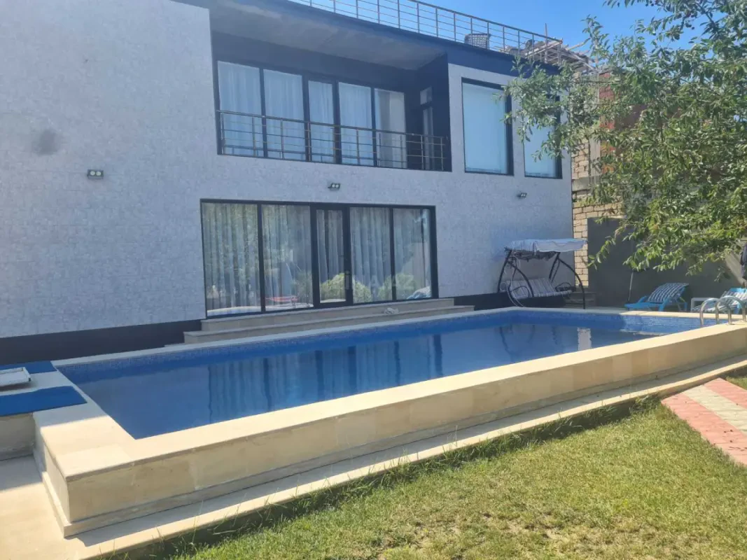 Kirayə verilir 6 otaqlı həyət evi 350 m²