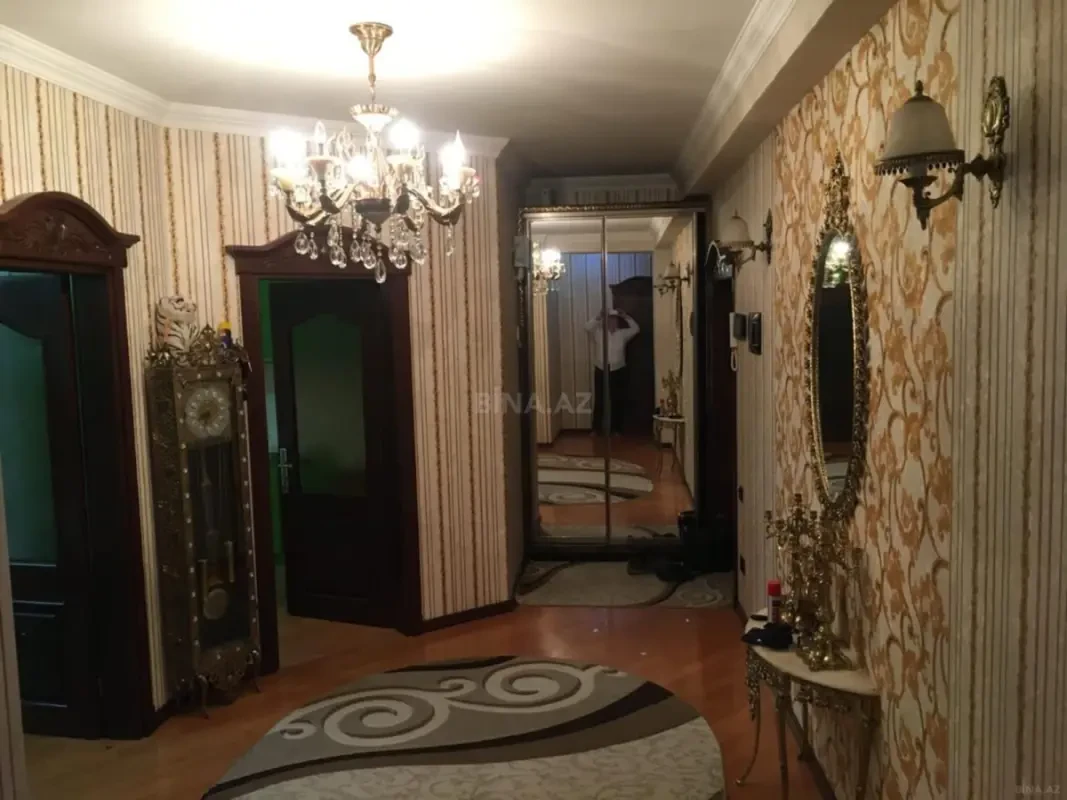 Satılır 3 otaqlı mənzil 126 m²
