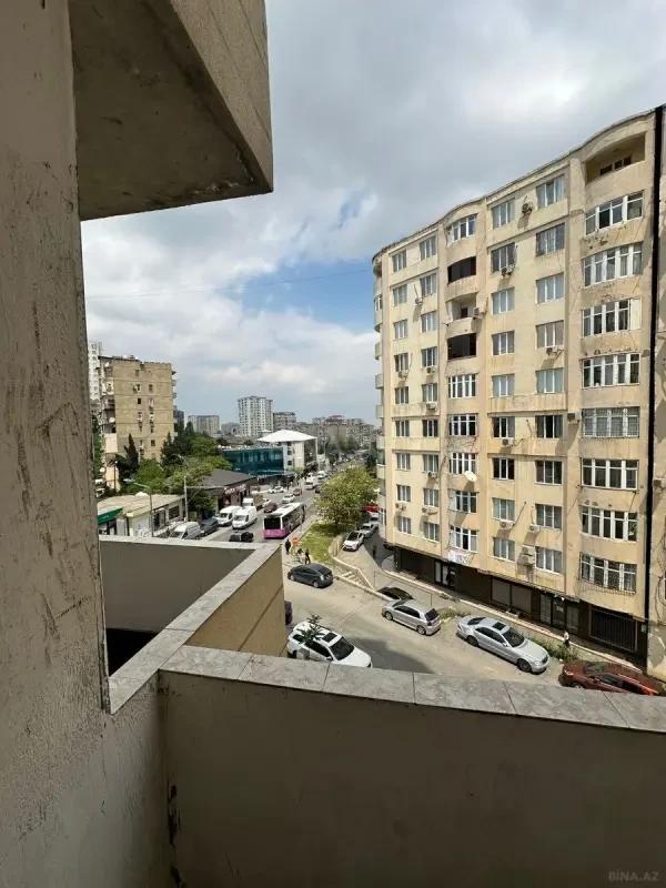 Satılır 4 otaqlı mənzil 120 m²