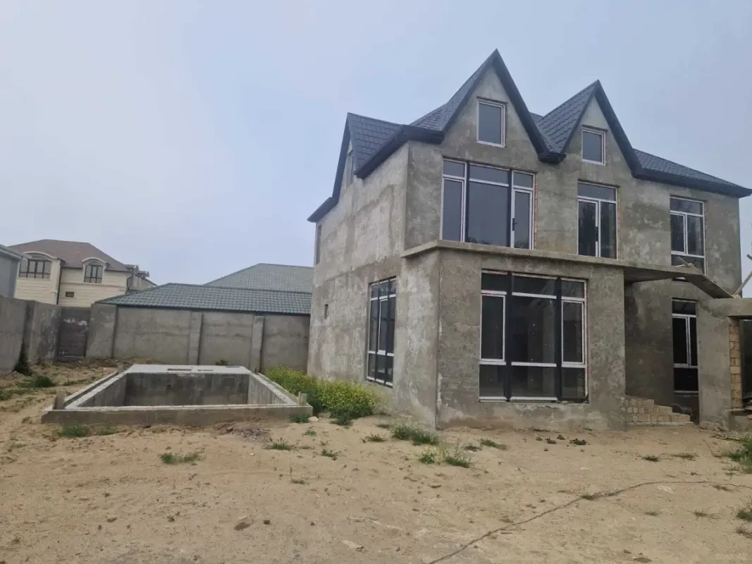 Satılır 5 otaqlı həyət evi 300 m²