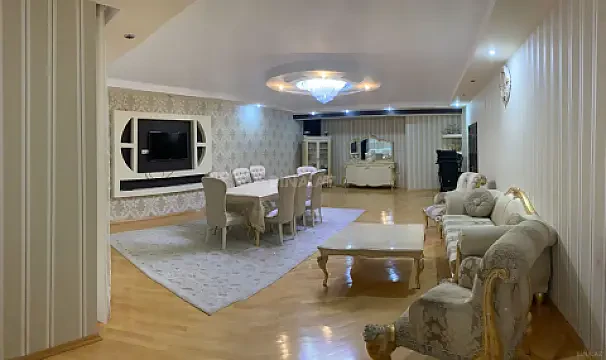 Satılır 4 otaqlı mənzil 181 m² — Bakı 4 otaq 181.00 m²