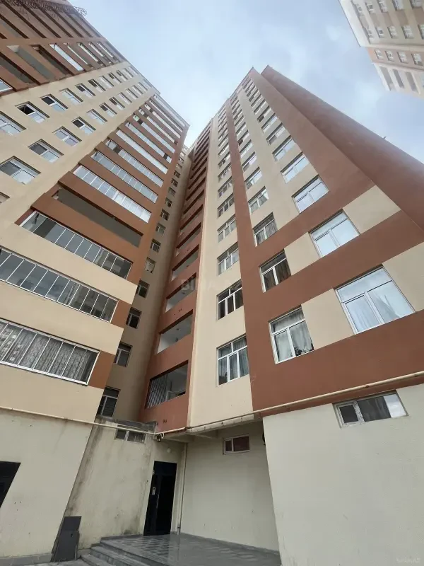 Satılır 3 otaqlı mənzil 122.5 m²