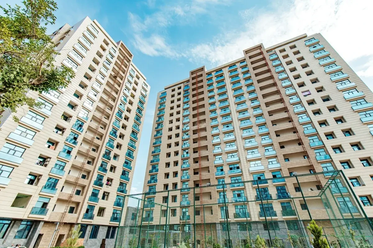 Satılır 3 otaqlı mənzil 121 m²