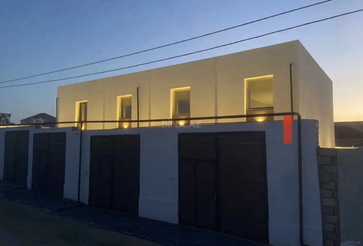 Satılır 8 otaqlı həyət evi 250 m²