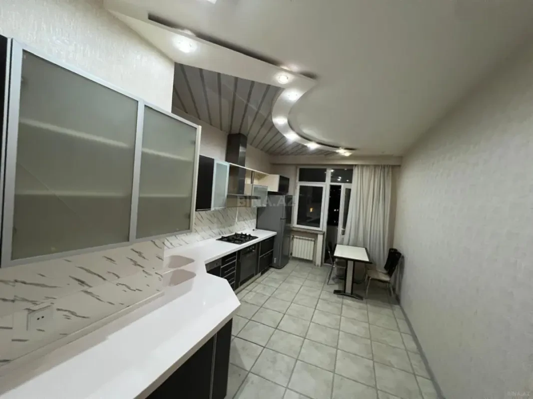 Kirayə verilir 3 otaqlı mənzil 220 m²
