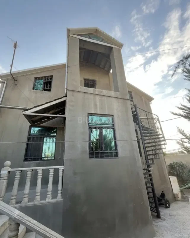 Satılır 4 otaqlı həyət evi 200 m²