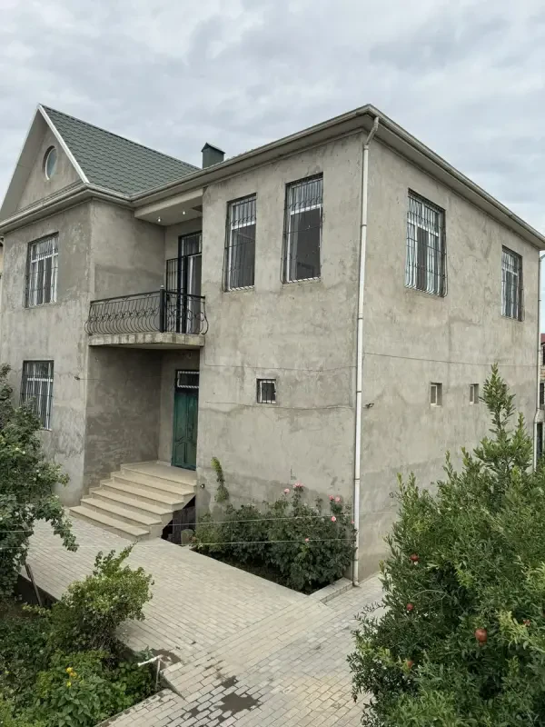 Satılır 6 otaqlı həyət evi 300 m²