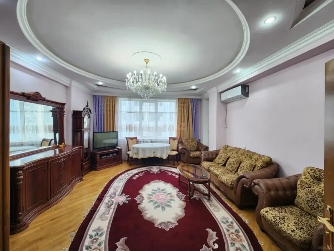Kirayə verilir 2 otaqlı mənzil 107 m²