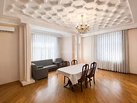Kirayə verilir 3 otaqlı mənzil 130 m² — Bakı, 7-ci mikrorayon 3 otaq 130.00 m²