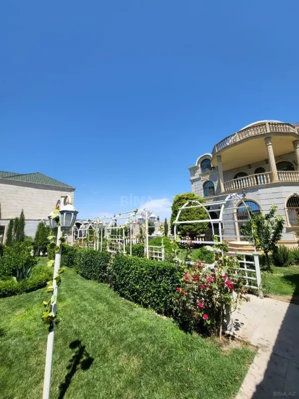 Satılır 14 otaqlı həyət evi 1200 m²