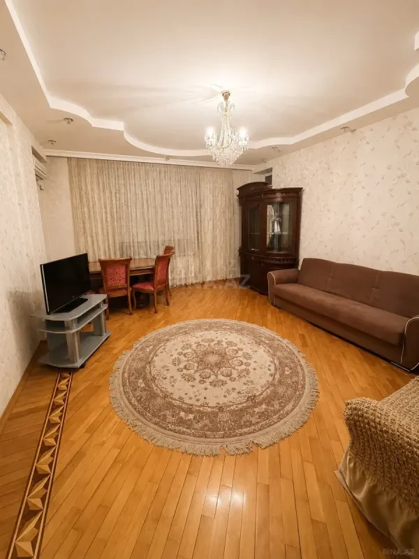 Kirayə verilir 3 otaqlı mənzil 130 m²