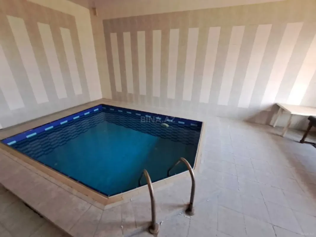 Satılır 8 otaqlı həyət evi 482 m²