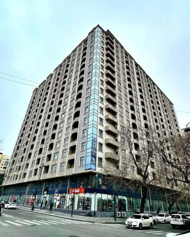 Satılır 3 otaqlı mənzil 132 m²