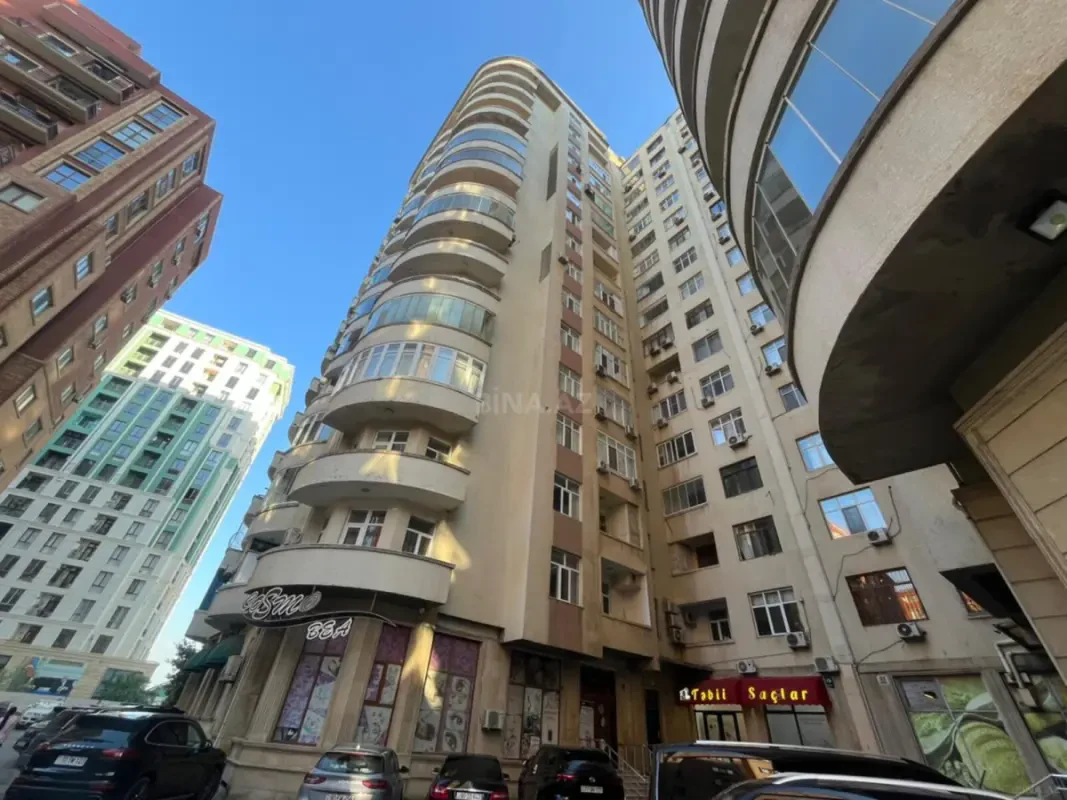Satılır 2 otaqlı mənzil 110 m²