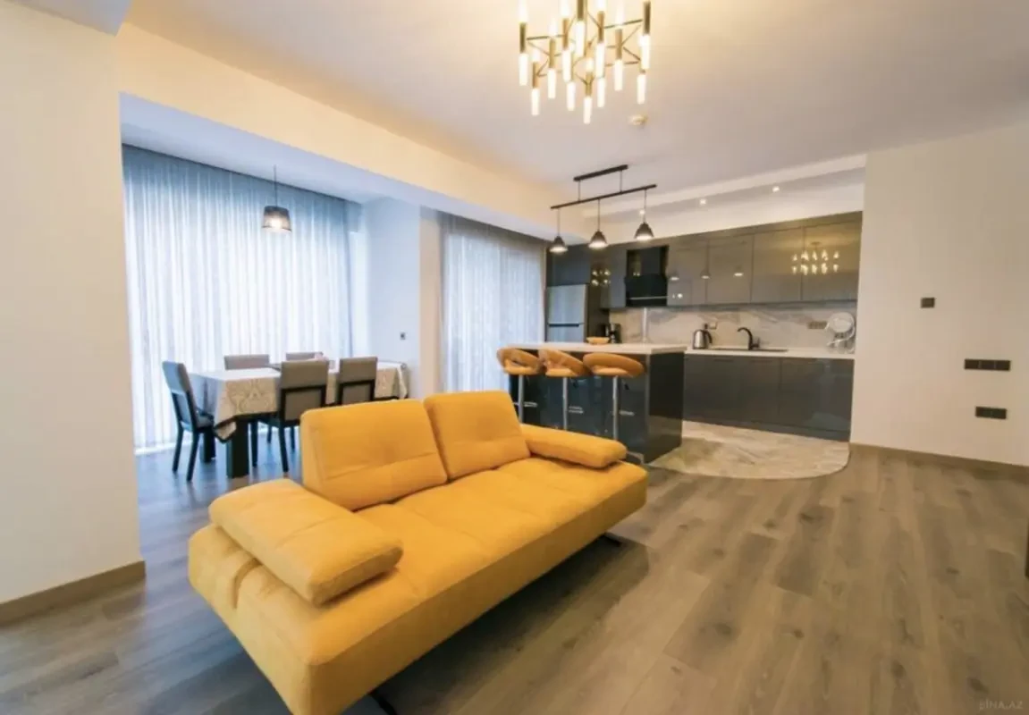 Kirayə verilir 3 otaqlı mənzil 130 m²