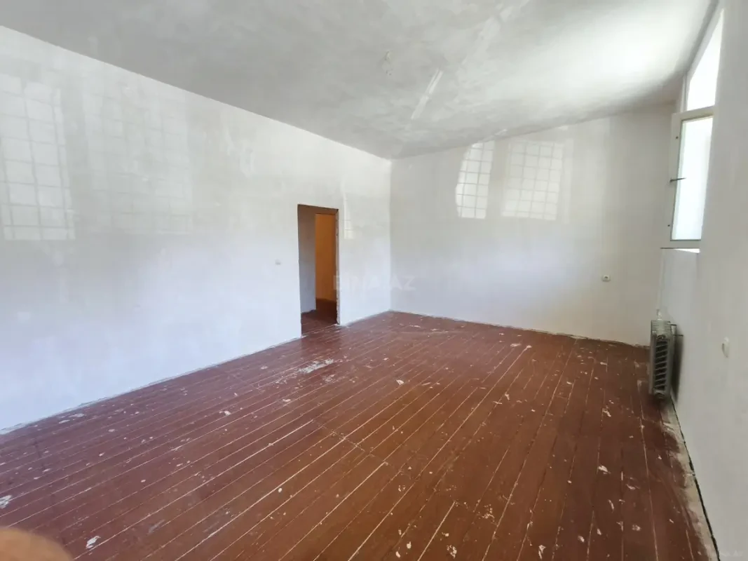 Satılır 5 otaqlı mənzil 120 m²