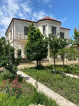 Satılır 7 otaqlı həyət evi 300 m² — Bakı 7 otaq 300.00 m²