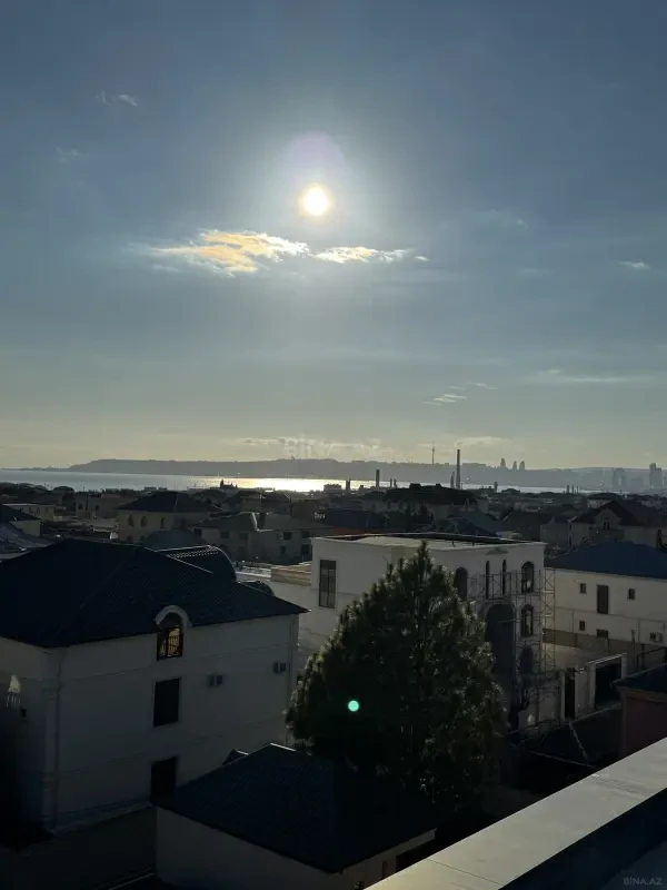 Satılır 8 otaqlı həyət evi 800 m²