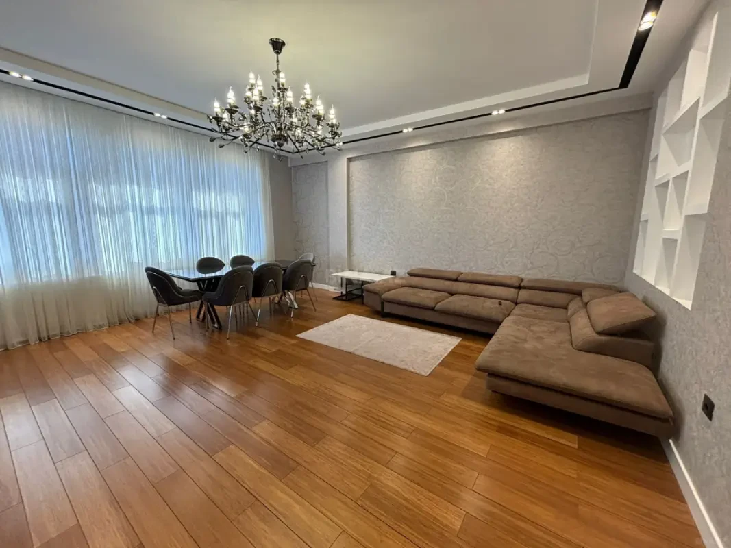 Kirayə verilir 3 otaqlı mənzil 140 m²