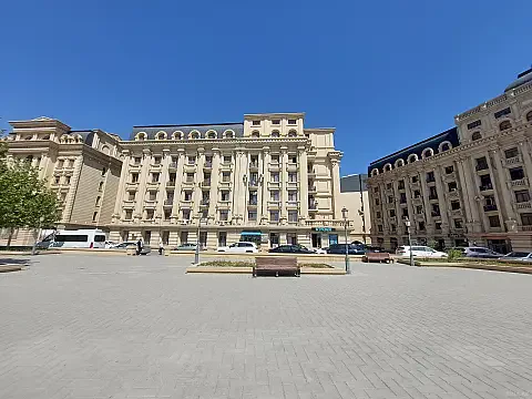 Satılır 4 otaqlı mənzil 130 m² — Bakı, Səbail 4 otaq 130.00 m²