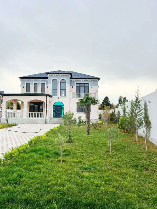 Satılır 7 otaqlı həyət evi 262 m²