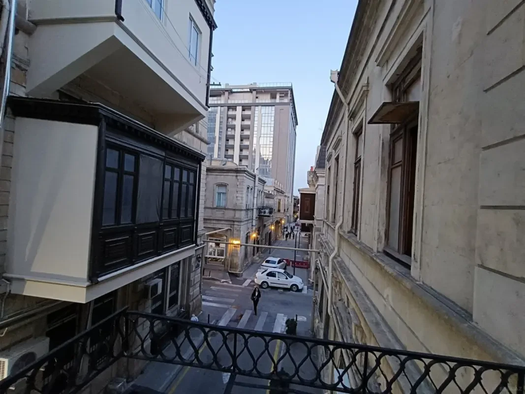 Satılır 10 otaqlı mənzil 414 m²
