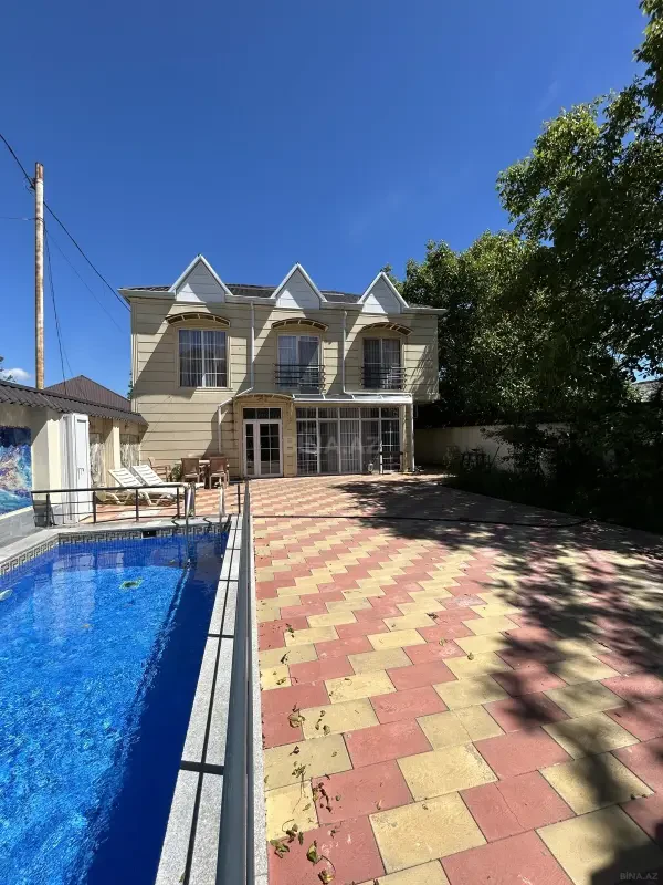 Kirayə verilir 6 otaqlı mənzil 220 m²