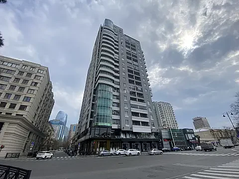 Satılır 4 otaqlı mənzil 240 m² — Bakı 4 otaq 240.00 m²