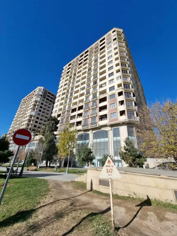 Satılır 3 otaqlı mənzil 140 m²