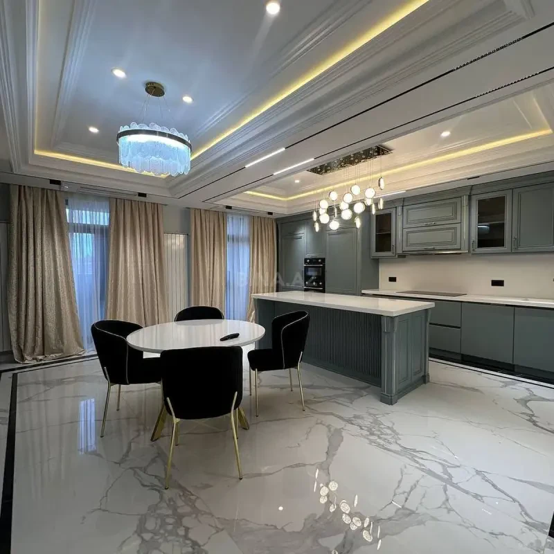 Satılır 5 otaqlı mənzil 235 m²