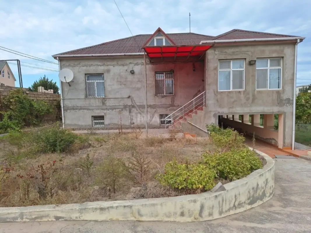 Satılır 5 otaqlı həyət evi 290 m²