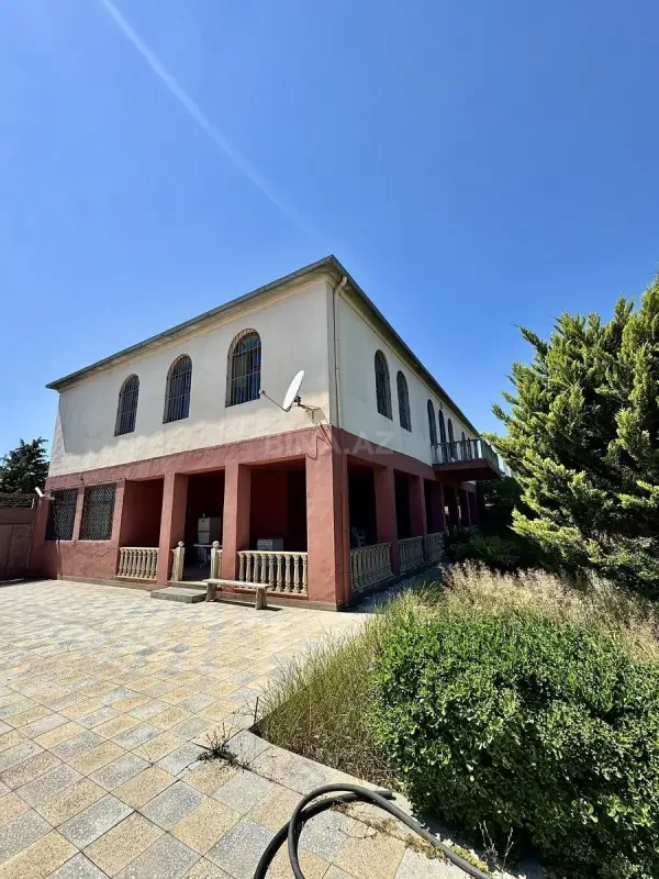 Satılır 9 otaqlı həyət evi 550 m²