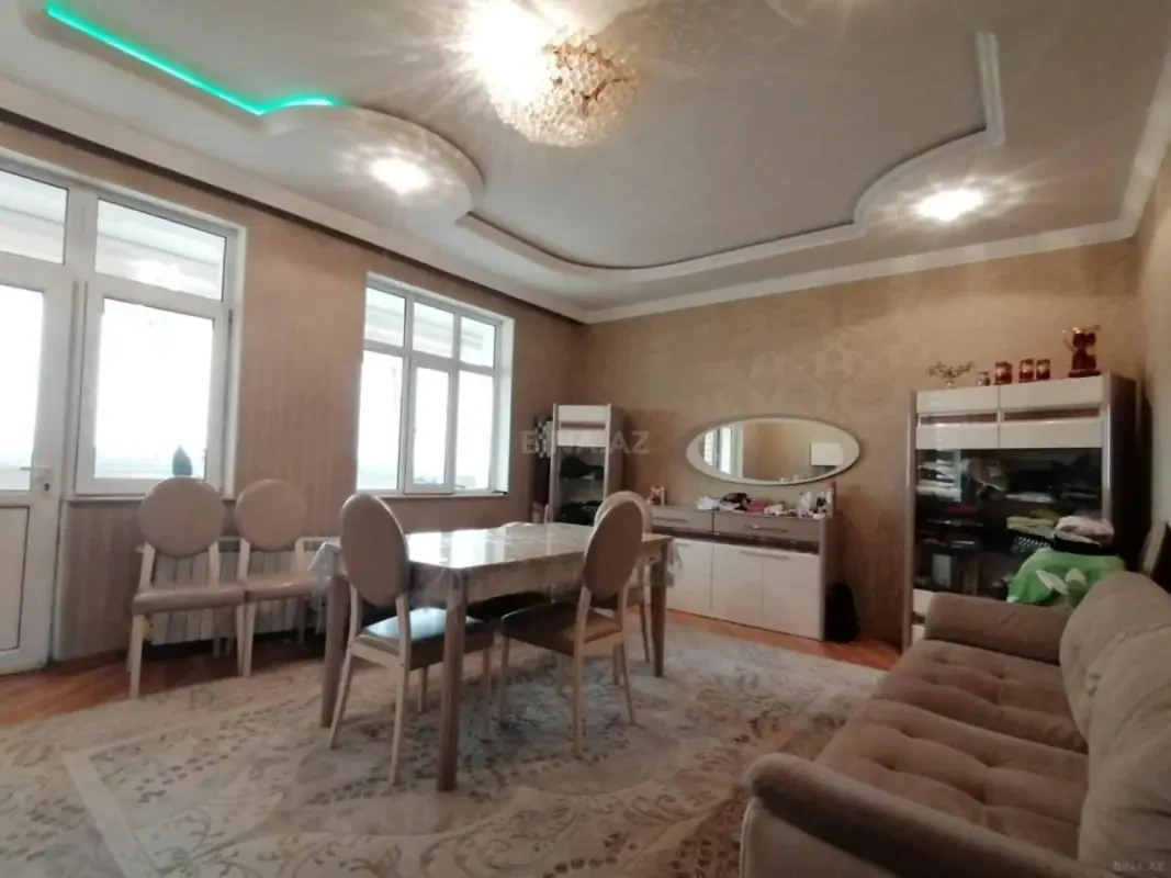 Satılır 3 otaqlı mənzil 137 m²