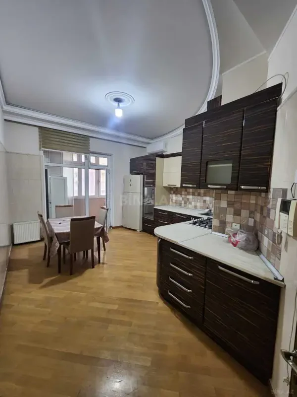 Kirayə verilir 3 otaqlı mənzil 160 m²