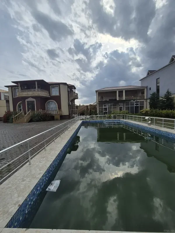 Satılır 6 otaqlı həyət evi 400 m²