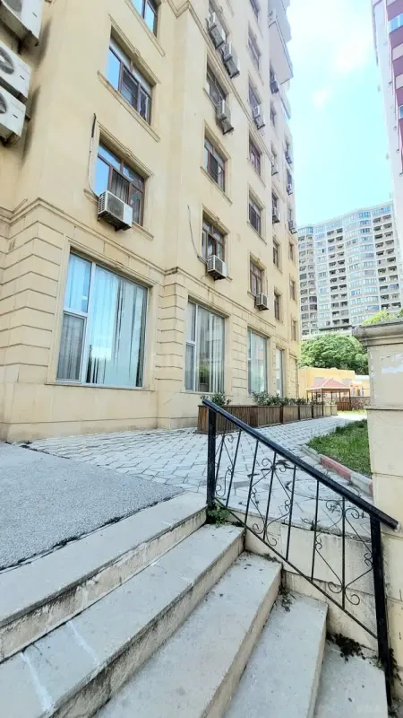 Satılır 2 otaqlı mənzil 97 m²