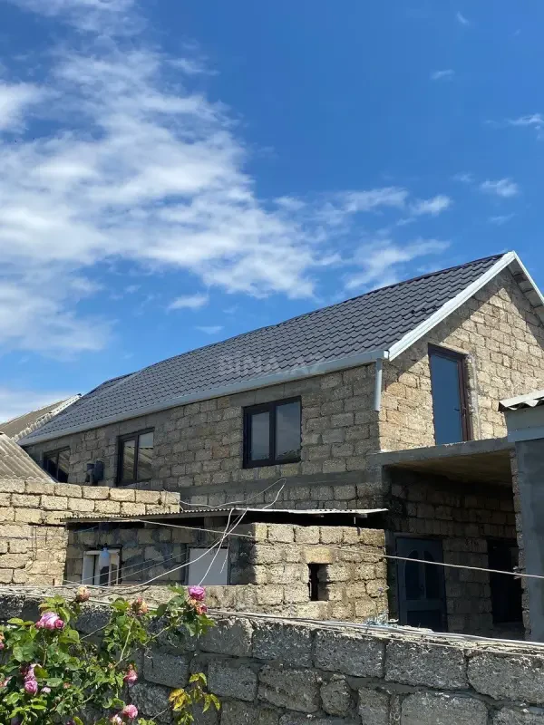 Satılır 3 otaqlı həyət evi 200 m²