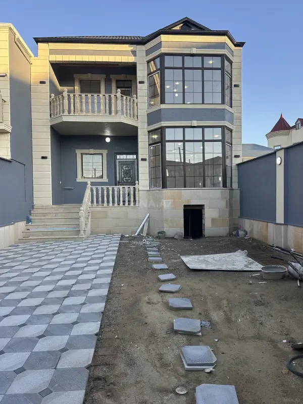 Satılır 5 otaqlı həyət evi 180 m²