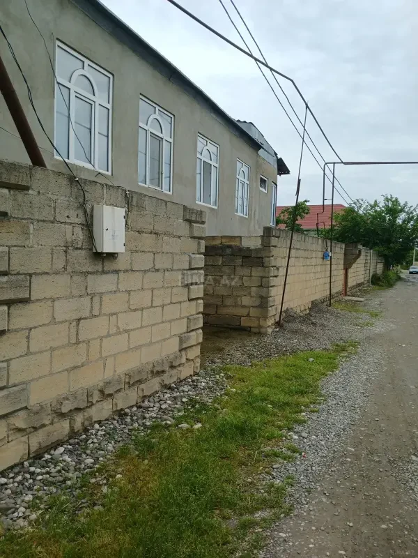 Satılır 8 otaqlı həyət evi 240 m²